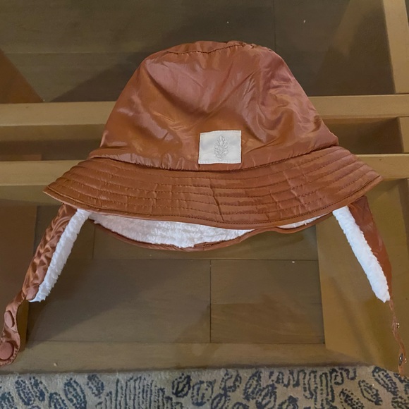 Free people’s Sherpa lined, water resistant reversible bucket hat. - Picture 5 of 7